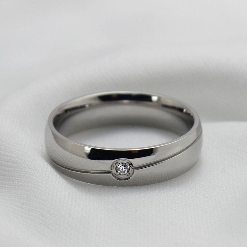 Personalized Simple Ring With Solitaire Diamond